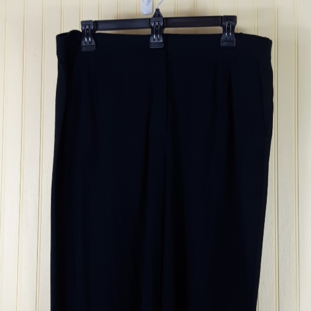 J.Jill Wearever Collection pleated black cropped p